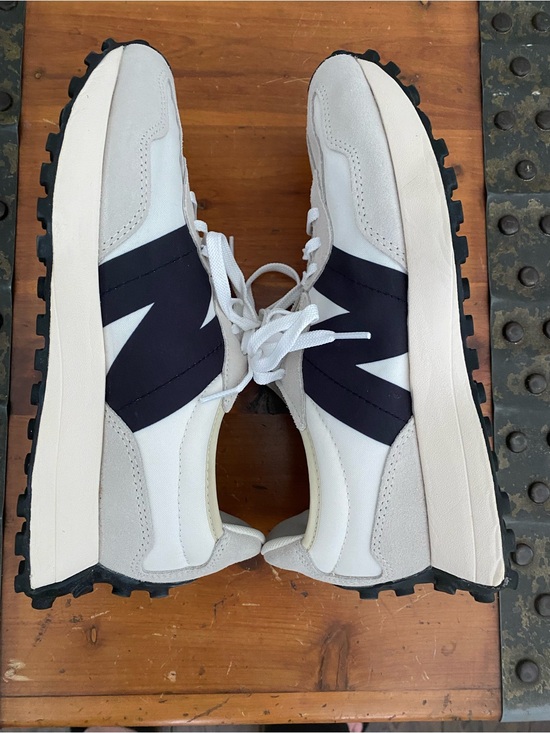 New Balance Shoes - New Balance 327 White and Navy Retro Runner
